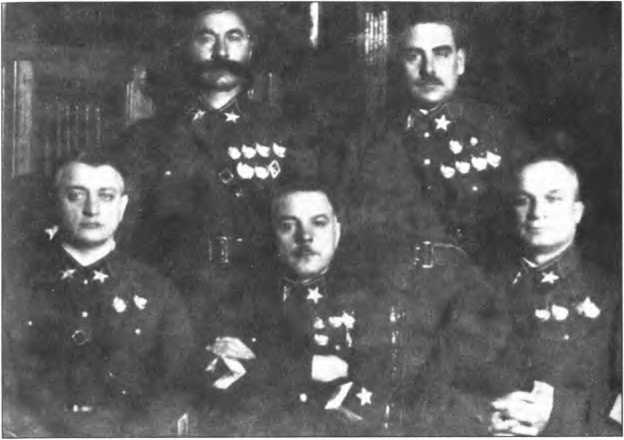 Иллюстрация к книге — Истребленные маршалы [i_002.jpg]