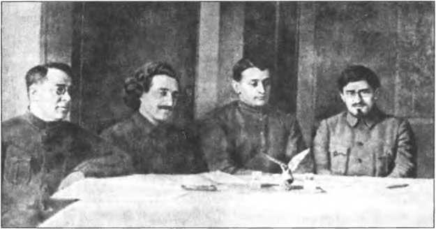 Иллюстрация к книге — Истребленные маршалы [i_009.jpg]