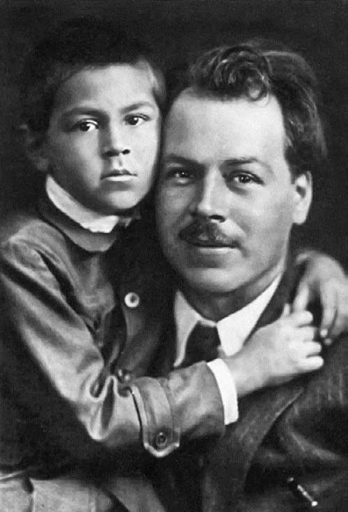 Иллюстрация к книге — Эта короткая жизнь. Николай Вавилов и его время [i_021.jpg]