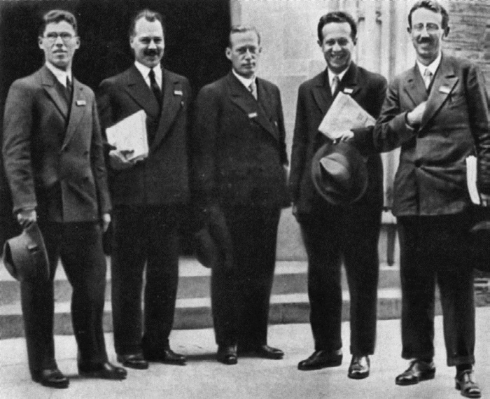 Иллюстрация к книге — Эта короткая жизнь. Николай Вавилов и его время [i_028.jpg]