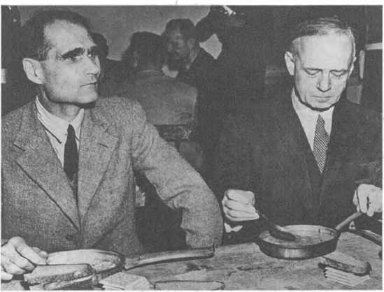 Иллюстрация к книге — Тайна смерти Рудольфа Гесса [i_027.jpg]