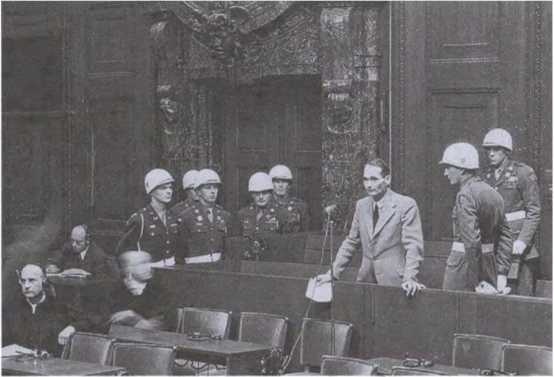 Иллюстрация к книге — Тайна смерти Рудольфа Гесса [i_032.jpg]