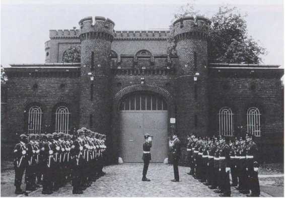 Иллюстрация к книге — Тайна смерти Рудольфа Гесса [i_074.jpg]