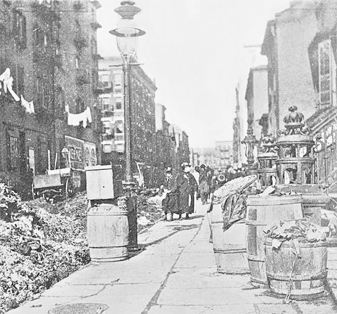 Иллюстрация к книге — Меж двух времен [i_018.jpg]