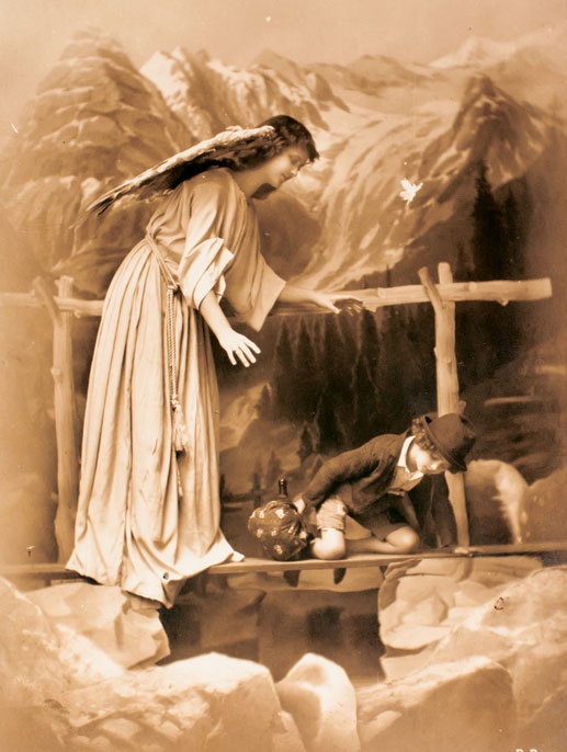 Иллюстрация к книге — Новый год в России. История праздника [i_082.jpg]