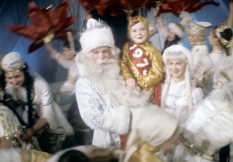 Иллюстрация к книге — Новый год в России. История праздника [i_091.jpg]