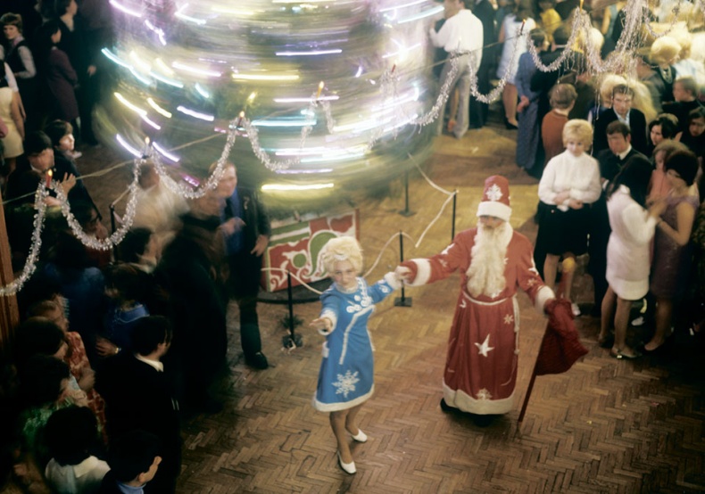 Иллюстрация к книге — Новый год в России. История праздника [i_092.jpg]