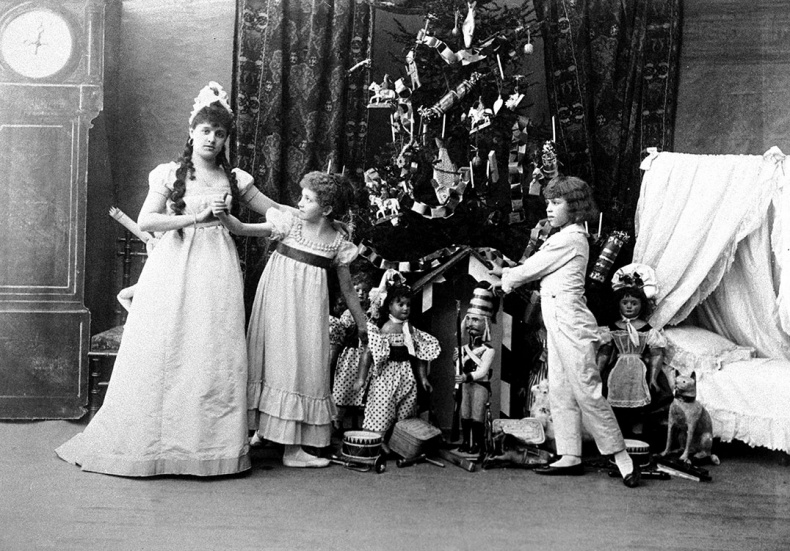 Иллюстрация к книге — Новый год в России. История праздника [i_119.jpg]