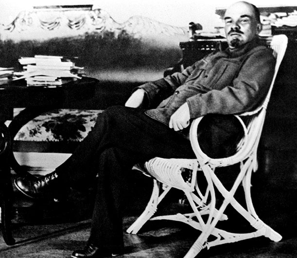 Иллюстрация к книге — Новый год в России. История праздника [i_150.jpg]