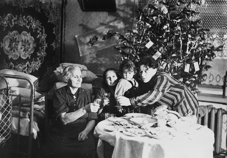 Иллюстрация к книге — Новый год в России. История праздника [i_174.jpg]