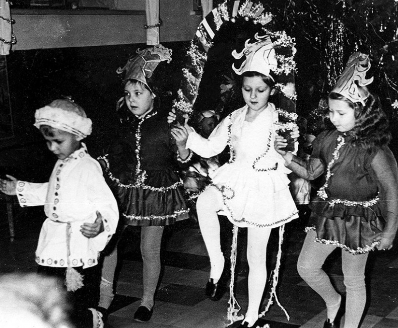 Иллюстрация к книге — Новый год в России. История праздника [i_182.jpg]