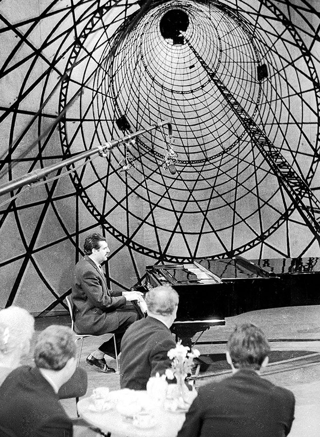 Иллюстрация к книге — Новый год в России. История праздника [i_208.jpg]