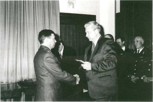 Иллюстрация к книге — Записки контрразведчика. Взгляд изнутри на противоборство КГБ и ЦРУ, и не только [i_085.jpg]