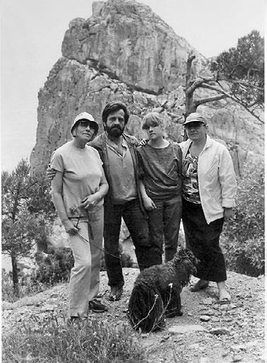 Иллюстрация к книге — Тайны жизни Ники Турбиной («Я не хочу расти…) [i_053.jpg]