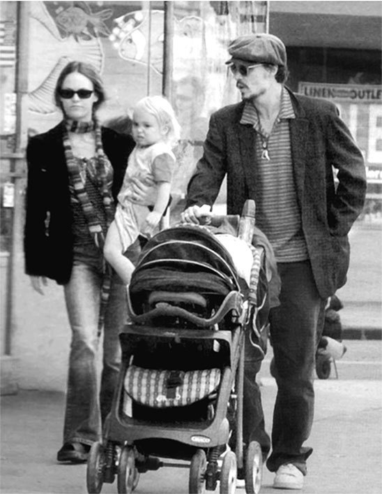 Иллюстрация к книге — Джонни Депп. Романтик и хулиган [i_094.jpg]