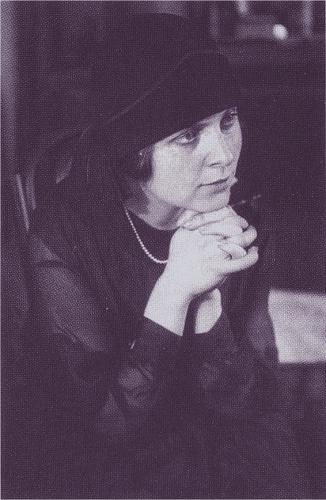 Иллюстрация к книге — Лиля Брик: Её Лиличество на фоне Люциферова века [i_019.jpg]