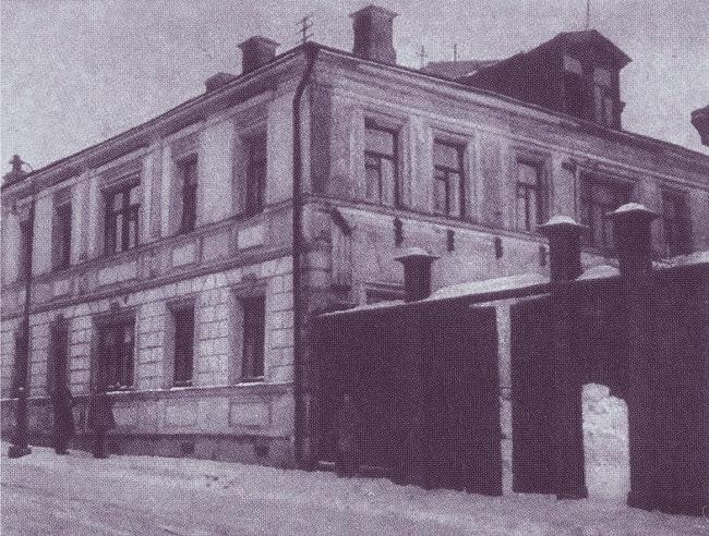 Иллюстрация к книге — Лиля Брик: Её Лиличество на фоне Люциферова века [i_022.jpg]