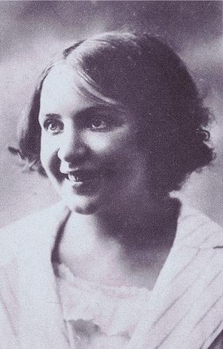 Иллюстрация к книге — Лиля Брик: Её Лиличество на фоне Люциферова века [i_025.jpg]