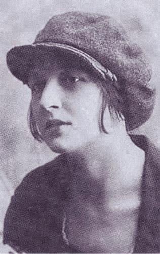 Иллюстрация к книге — Лиля Брик: Её Лиличество на фоне Люциферова века [i_027.jpg]