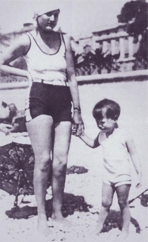 Иллюстрация к книге — Лиля Брик: Её Лиличество на фоне Люциферова века [i_029.jpg]