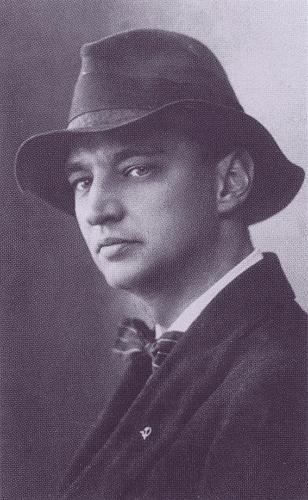 Иллюстрация к книге — Лиля Брик: Её Лиличество на фоне Люциферова века [i_030.jpg]