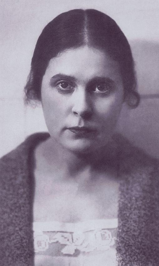 Иллюстрация к книге — Лиля Брик: Её Лиличество на фоне Люциферова века [i_036.jpg]