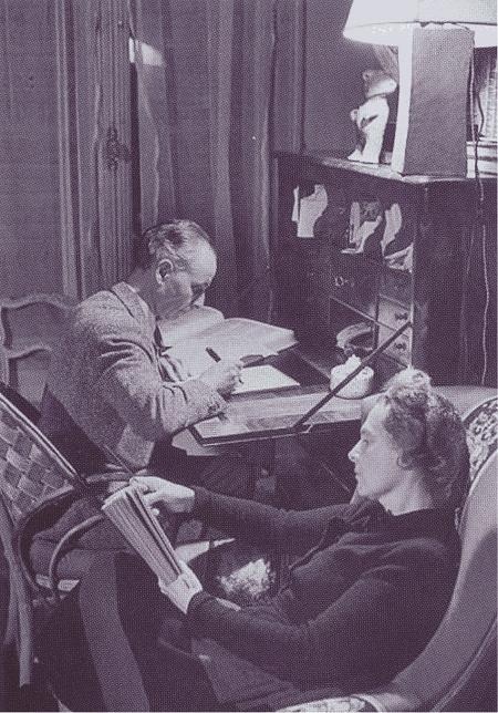 Иллюстрация к книге — Лиля Брик: Её Лиличество на фоне Люциферова века [i_052.jpg]