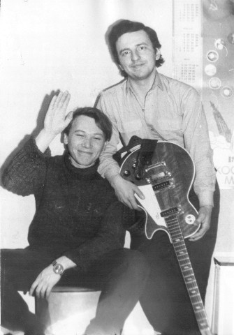 Иллюстрация к книге — Чайф. Рок-н-ролл это мы! Семейная сага [i_003.jpg]