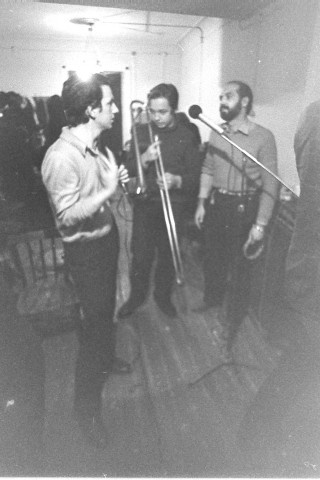 Иллюстрация к книге — Чайф. Рок-н-ролл это мы! Семейная сага [i_008.jpg]