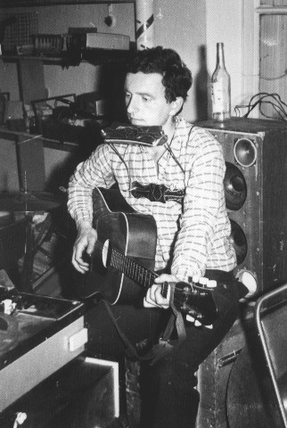 Иллюстрация к книге — Чайф. Рок-н-ролл это мы! Семейная сага [i_010.jpg]