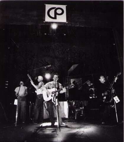 Иллюстрация к книге — Чайф. Рок-н-ролл это мы! Семейная сага [i_014.jpg]