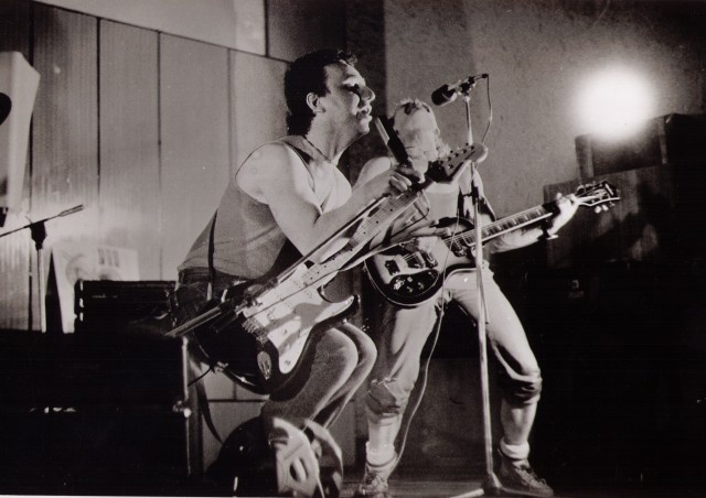 Иллюстрация к книге — Чайф. Рок-н-ролл это мы! Семейная сага [i_019.jpg]