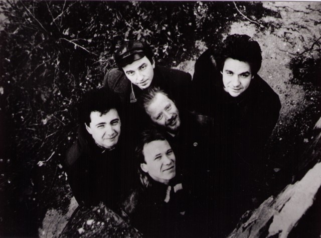 Иллюстрация к книге — Чайф. Рок-н-ролл это мы! Семейная сага [i_025.jpg]