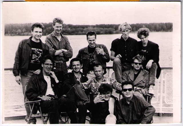 Иллюстрация к книге — Чайф. Рок-н-ролл это мы! Семейная сага [i_030.jpg]