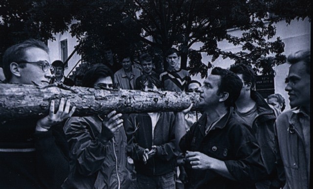 Иллюстрация к книге — Чайф. Рок-н-ролл это мы! Семейная сага [i_033.jpg]