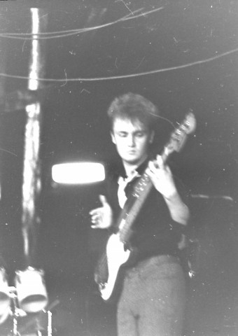 Иллюстрация к книге — Чайф. Рок-н-ролл это мы! Семейная сага [i_039.jpg]