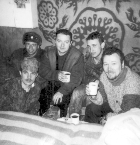 Иллюстрация к книге — Чайф. Рок-н-ролл это мы! Семейная сага [i_041.jpg]