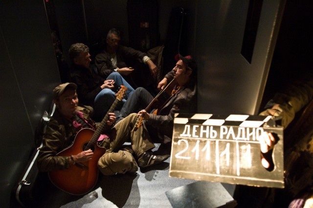 Иллюстрация к книге — Чайф. Рок-н-ролл это мы! Семейная сага [i_055.jpg]