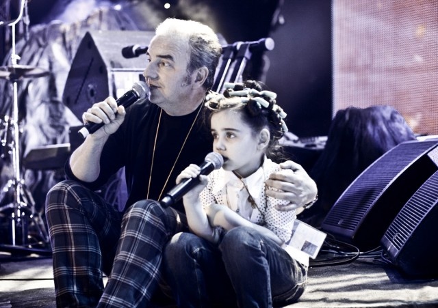 Иллюстрация к книге — Чайф. Рок-н-ролл это мы! Семейная сага [i_057.jpg]