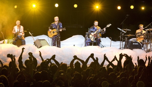 Иллюстрация к книге — Чайф. Рок-н-ролл это мы! Семейная сага [i_058.jpg]