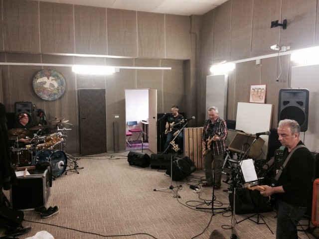 Иллюстрация к книге — Чайф. Рок-н-ролл это мы! Семейная сага [i_064.jpg]