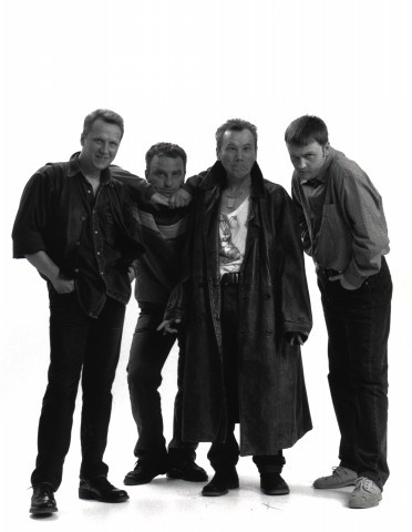 Иллюстрация к книге — Чайф. Рок-н-ролл это мы! Семейная сага [i_066.jpg]