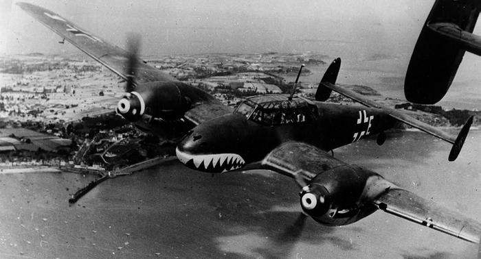 Иллюстрация к книге — Истребитель-«молния» P-38 «Лайтнинг» [i_007.jpg]