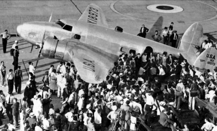 Иллюстрация к книге — Истребитель-«молния» P-38 «Лайтнинг» [i_008.jpg]