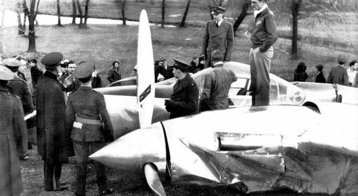 Иллюстрация к книге — Истребитель-«молния» P-38 «Лайтнинг» [i_018.jpg]