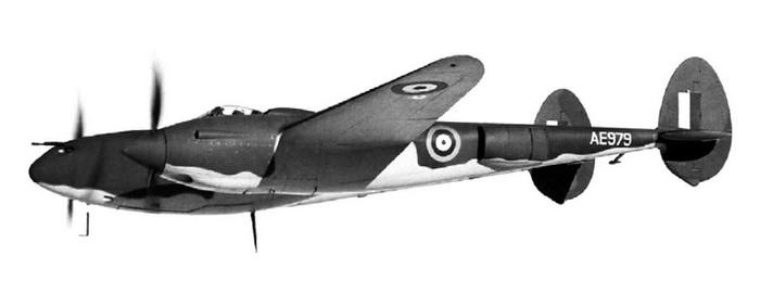 Иллюстрация к книге — Истребитель-«молния» P-38 «Лайтнинг» [i_044.jpg]