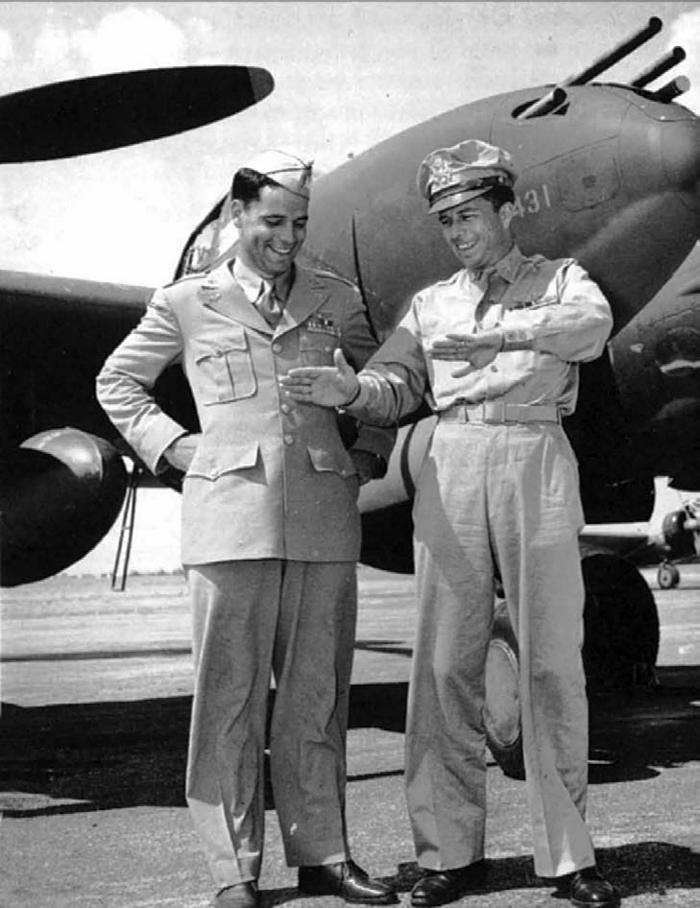 Иллюстрация к книге — Истребитель-«молния» P-38 «Лайтнинг» [i_080.jpg]