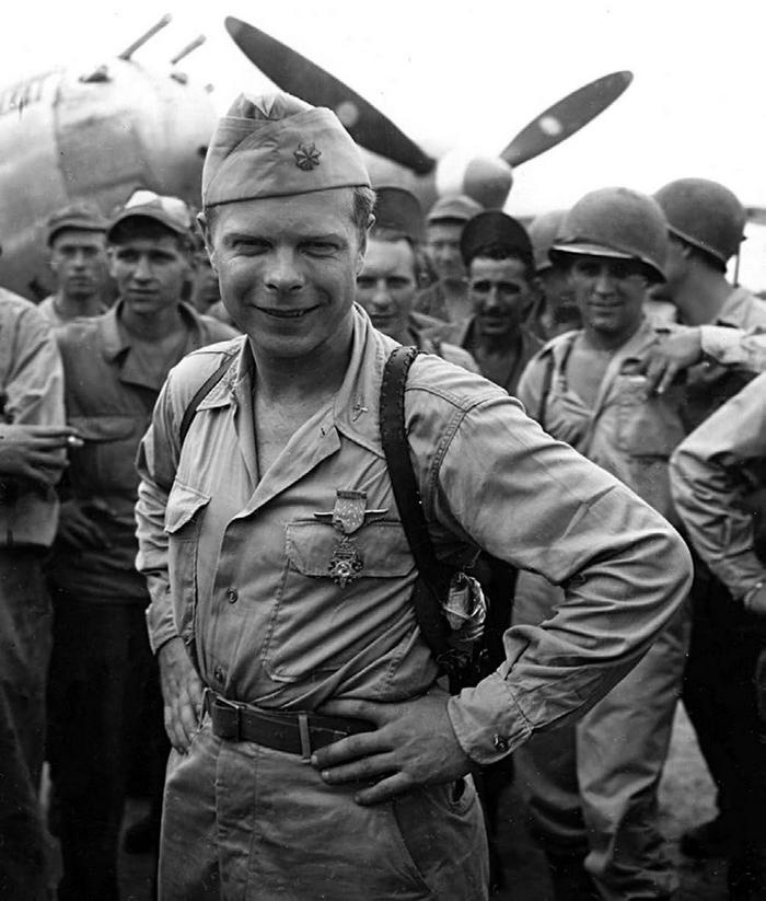 Иллюстрация к книге — Истребитель-«молния» P-38 «Лайтнинг» [i_101.jpg]