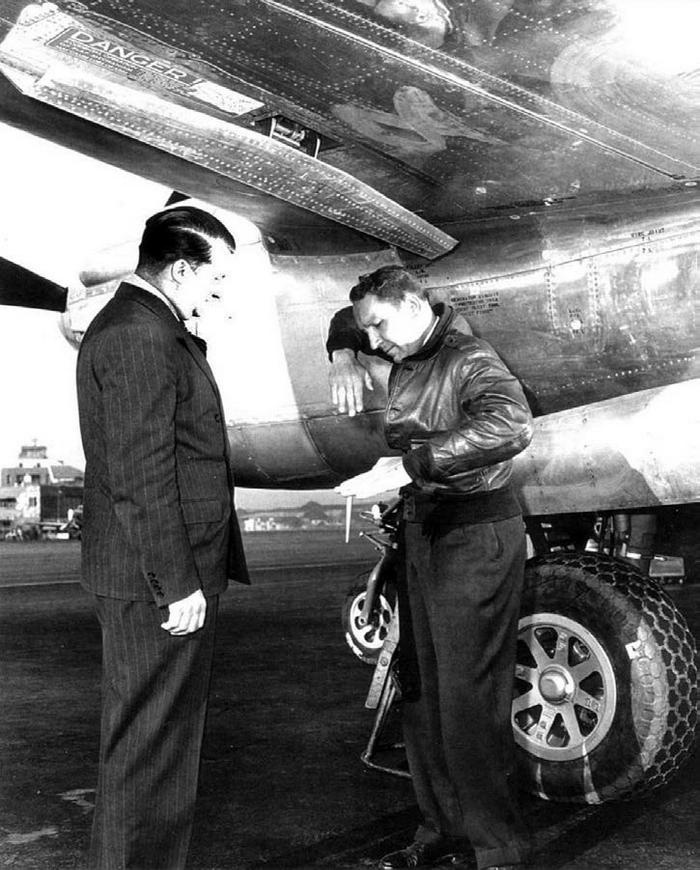 Иллюстрация к книге — Истребитель-«молния» P-38 «Лайтнинг» [i_125.jpg]