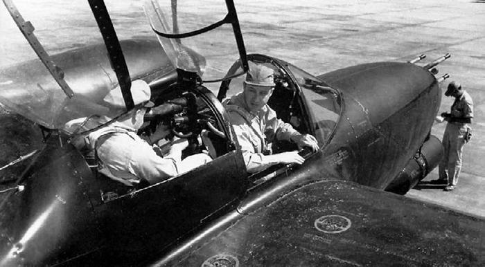 Иллюстрация к книге — Истребитель-«молния» P-38 «Лайтнинг» [i_131.jpg]